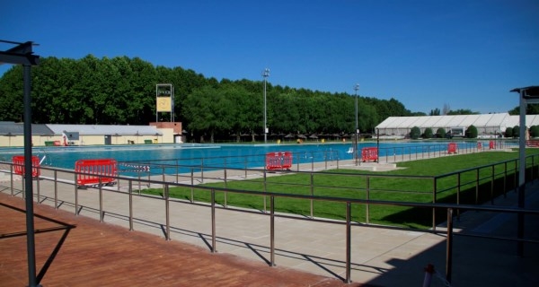 La Comunidad de Madrid recuerda que los titulares del Carné Joven tienen acceso gratuito a sus piscinas públicas