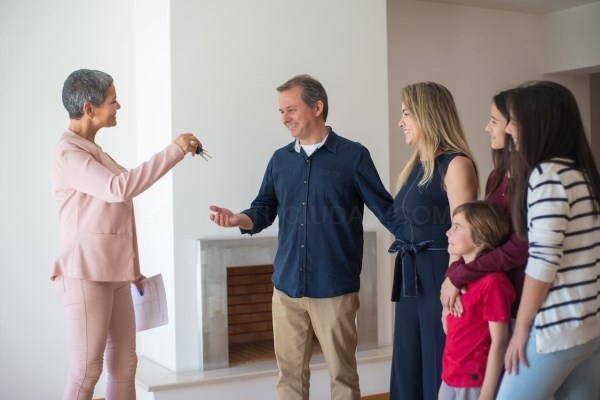 ¿Dónde vendo mi casa urgente? RealAdvisor tiene la solución