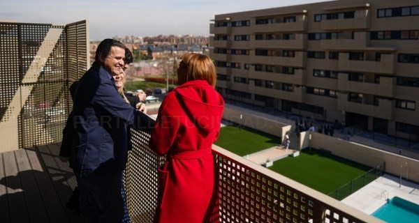 La Comunidad de Madrid entrega en Alcorcón las llaves de las primeras 140 viviendas de alquiler a precio asequible del Plan Vive