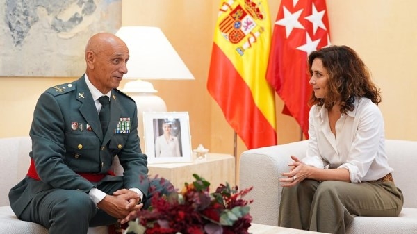 Díaz Ayuso recibe al jefe saliente de la 1ª Zona de la Guardia Civil en la Comunidad de Madrid