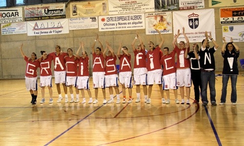 “Soportar sin dejar de avanzar”, la receta de la victoria del Las Rozas Village en su ascenso a Liga Femenina 2