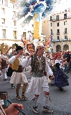 Dansá tradicional en torno a la Foguera oficial