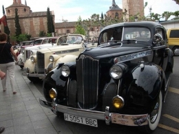 La II Ruta de coches clásicos llega a Ocaña