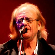 Música fuera de ciclo:"El niño que miraba al mar", Luis Eduardo Aute en concierto