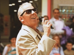 Zanguango,  "Cualquiera que nos vea"