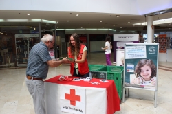 Carrefour y Cruz Roja reparten en Valladolid material escolar para cerca de 350 niños en situación de vulnerabilidad
