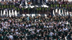 Más de mil niños del Colegio Safa-Grial participan en un multitudinario 'flashmob' en la Plaza Mayor de Valladolid