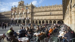 La Semana Santa impulsa las contrataciones en marzo, que cierra con casi 3.000 parados menos
