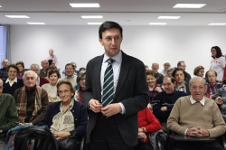 El historiador Javier Burrieza acerca la Semana Santa al Espacio Mayores de Cruz Roja
