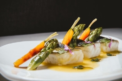 Alta gastronomía saludable, un lujo accesible Doradas, lubinas y corvinas de “Nuestros Mares”, recetas de alta cocina con pescado