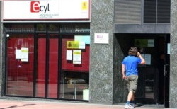 El desempleo baja en 4.431 personas en abril y deja la cifra de Castilla y León en 155.616