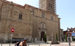 El consejero de Fomento destaca la apuesta de la Junta por rehabilitar el patrimonio de interés y espacios urbanos «relevantes»