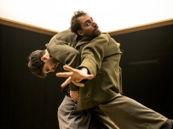 La danza regresa al LAVA con ‘Los Perros’ de la compañía ‘Led Silhouette’, de la mano del premiado director Marcos Morau