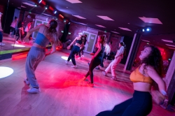 Descubre el Poder del Baile en Asisebaila: Una Experiencia para Todos en Barcelona