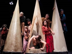 Atalaya revisita el clásico 'Divinas palabras' con un tono contemporáneo en el Teatro Calderón