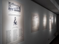 Últimos días para visitar la exposición ‘Versos para vender’, un recorrido por dos siglos de poesía al servicio de la publicidad