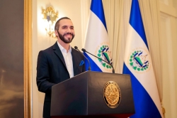 El gobierno de Nayib Bukele sella alianza con xAI y anuncia tutorías con Grok en 5,000 escuelas públicas en El Salvador