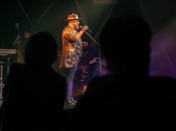 El LAVA celebra el Carnaval con Coplatrónica, una propuesta escénica que reinventa la tradición musical desde la electrónica