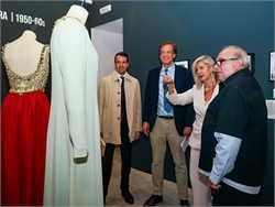 La Sala de la Pasión reúne a los grandes maestros de la alta costura en ‘La edad dorada de la moda española’