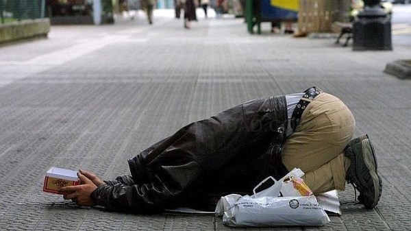 El Ayuntamiento de Valladolid ya no multará la mendicidad ni pasear en bañador
