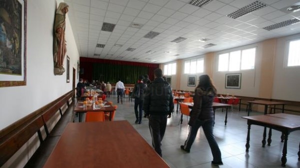 Cáritas atiende a 8.000 personas menos en 2015, aunque destina más ayudas