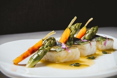 Alta gastronomía saludable, un lujo accesible Doradas, lubinas y corvinas de “Nuestros Mares”, recetas de alta cocina con pescado