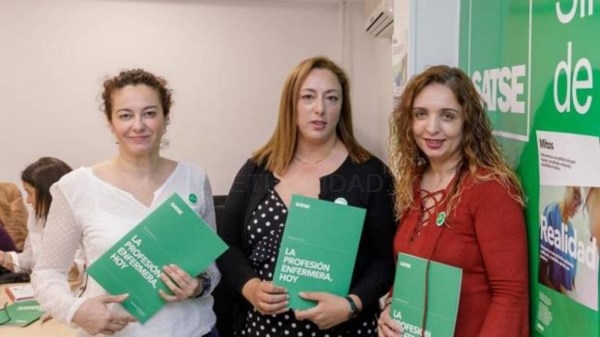 Las enfermeras piden uniforme propio para que los pacientes las distingan