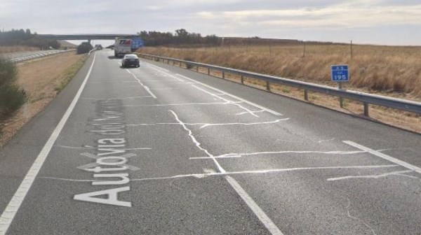 Muere un motorista en la A-6, a la altura de Vega de Valdetronco, tras sufrir una caída