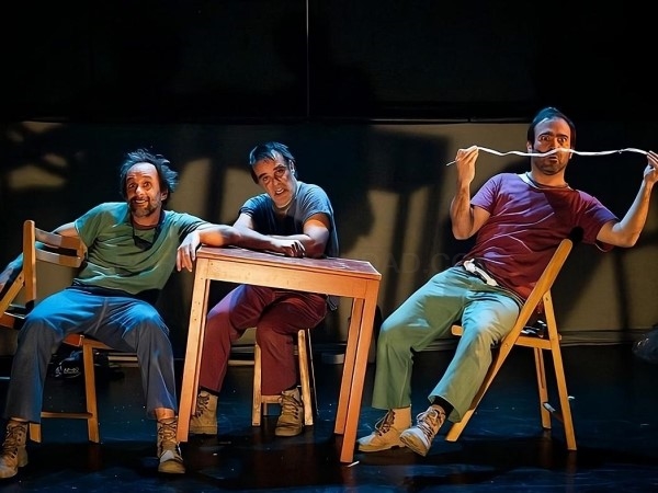 El LAVA invita a la compañía portuguesa Chapitô a celebrar el Día Mundial del Teatro con un homenaje al poder del gesto y del colectivo