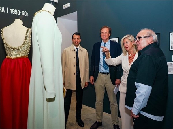 La Sala de la Pasión reúne a los grandes maestros de la alta costura en ‘La edad dorada de la moda española’