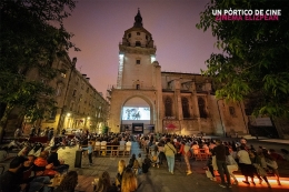 Un pórtico de cine