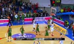 El Baskonia comienza la Euroliga con una victoria agónica en el Buesa Arena ante el Anadolu Efes