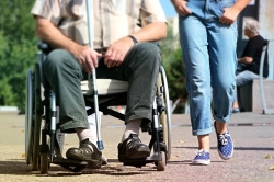 Medio centenar de alavesas y alaveses se forman como asistentes de personas con dependencia