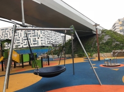 Nueva zona de juegos infantiles naturalizada en Zabalgana