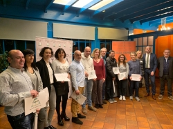 Los comerciantes de la calle Gorbea presentan un calendario con las imágenes premiadas en el II Concurso de Fotografía