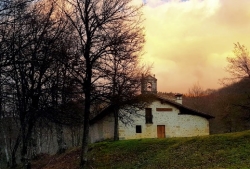 La Ertzaintza detiene a tres personas por intento de robo en la ermita de Santa Isabel de Iruraiz Gauna