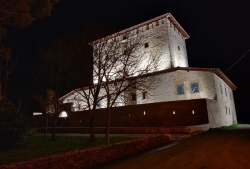 La torre de Mártioda cuenta ya con iluminación monumental