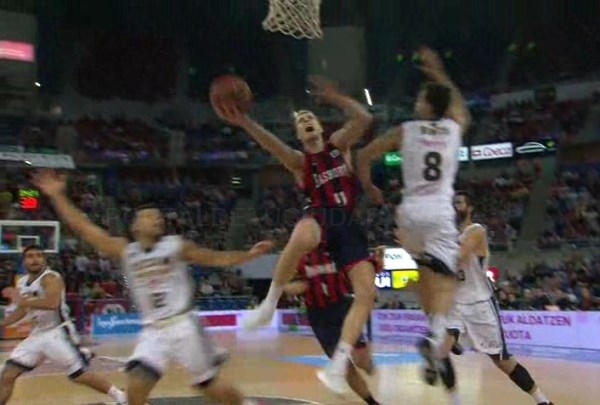 Gran remontada del Baskonia, en el comienzo de la liga en el Buesa Arena.