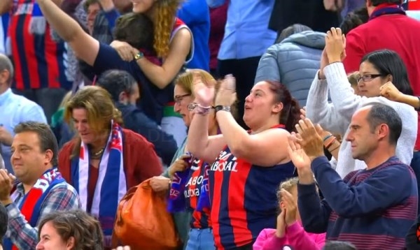 El Baskonia comienza la Euroliga con una victoria agónica en el Buesa Arena ante el Anadolu Efes