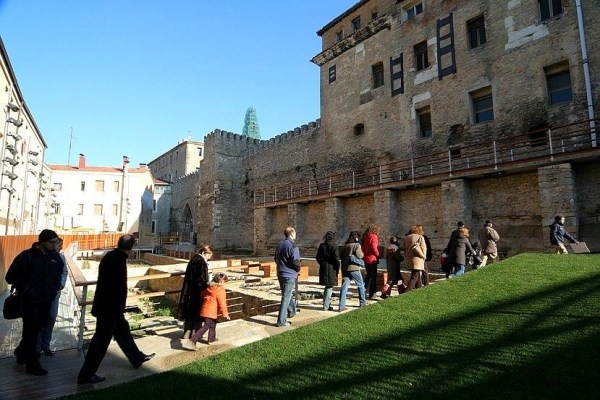 Visitas guiadas al cementerio, rutas temáticas, talleres, cultura y enogastronomía