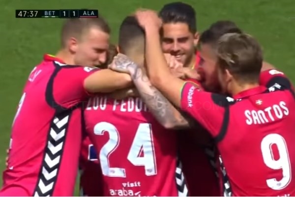Contundente triunfo del Alavés en el Benito Villamarín frente al Betis