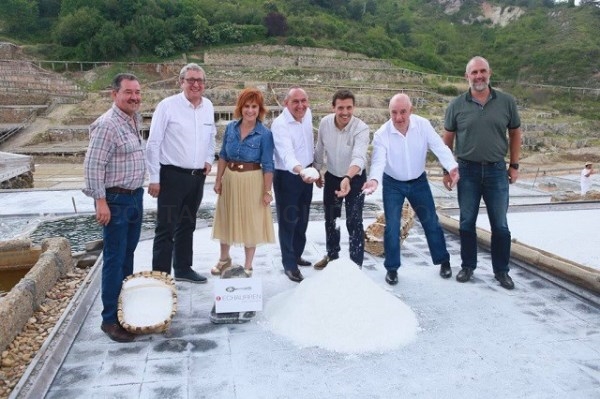 Inaugurada la cosecha de Sal de Añana 2017