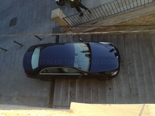 Otro conductor despistado se precipita por las escaleras de San Bartolomé