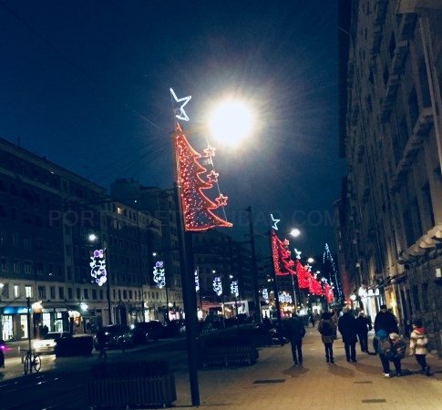 Las luces de Navidad ya ambientan las calles vitorianas