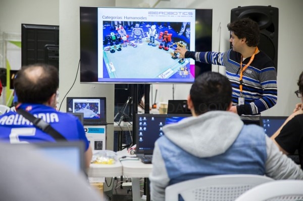 Mas de 2500 personas visitaron Araba Encounter 04