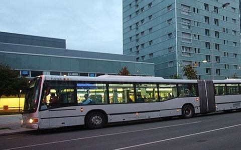 Paradas a demanda para mujeres y menores de edad en el servicio del Gautxori