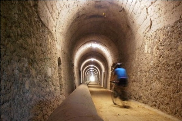 Adjudicada la obra de restauración del túnel de Leorza-Cicujano, en la vía verde del Vasco-Navarro
