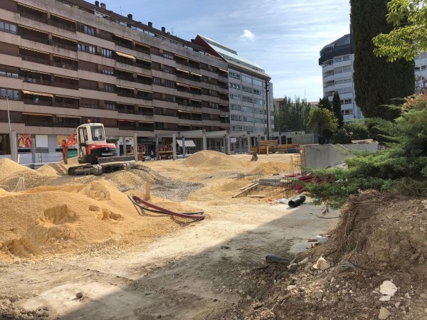 Se está colocando la Pérgola de la Plaza de Santa Bárbara