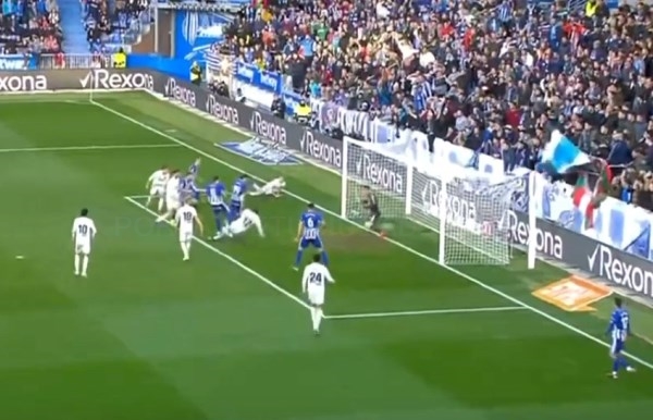 Mendizorrotza sigue siendo un bastión. El Glorioso suma tres nuevos puntos ante el Valencia