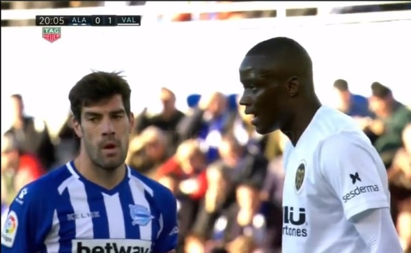 Mendizorrotza sigue siendo un bastión. El Glorioso suma tres nuevos puntos ante el Valencia